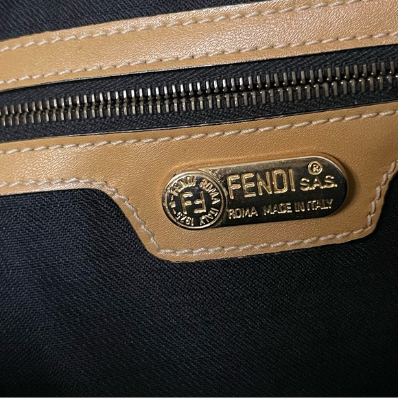 Vintage fendi penguin stripe camera crossbody bag - authenticated - Picture 10 of 11